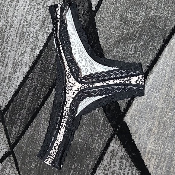 Victoria Secret 2012 LOW-RISE LACE TRIM LEOPARD & BLACK THONGS BUNDLE - Picture 15 of 16
